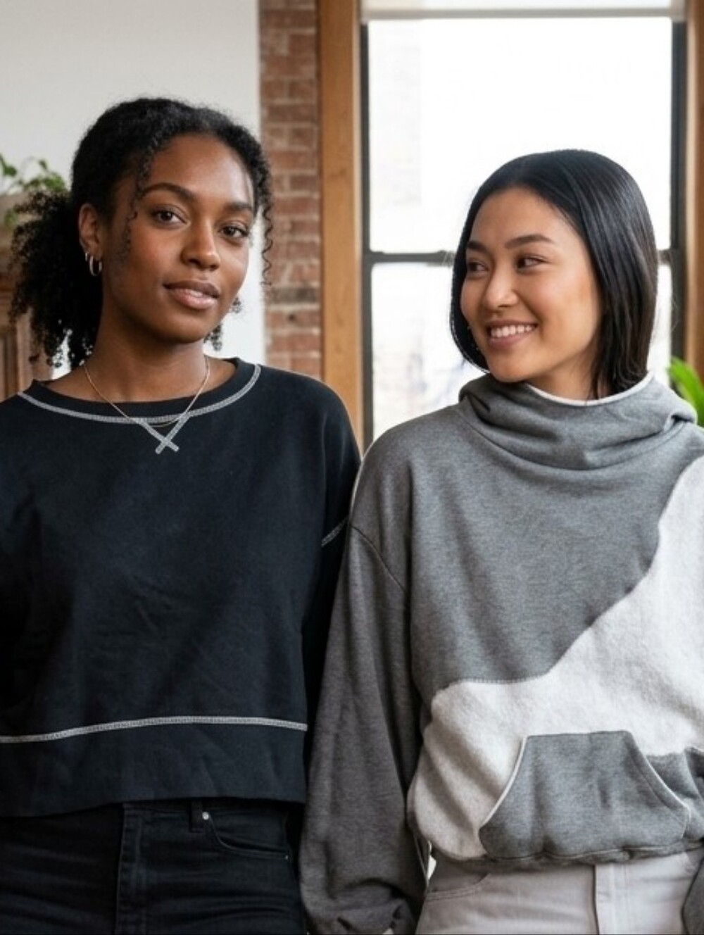 2/25$ Cropped Black Sweatshirt & Grey Hoodie - La Senza - Size S